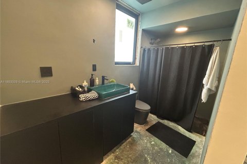 Villa ou maison à vendre à Miami, Floride: 4 chambres, 130.06 m2 № 1949347 - photo 15