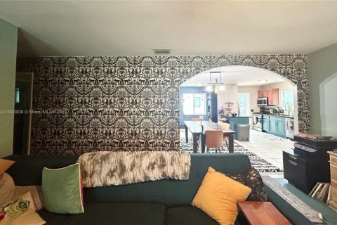 Villa ou maison à vendre à Miami, Floride: 4 chambres, 130.06 m2 № 1949347 - photo 6