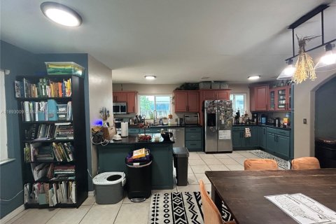 Villa ou maison à vendre à Miami, Floride: 4 chambres, 130.06 m2 № 1949347 - photo 3