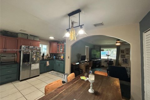 Villa ou maison à vendre à Miami, Floride: 4 chambres, 130.06 m2 № 1949347 - photo 4