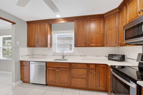 House in West Palm Beach, Florida 2 bedrooms, 139.82 sq.m. № 1775211 - photo 14