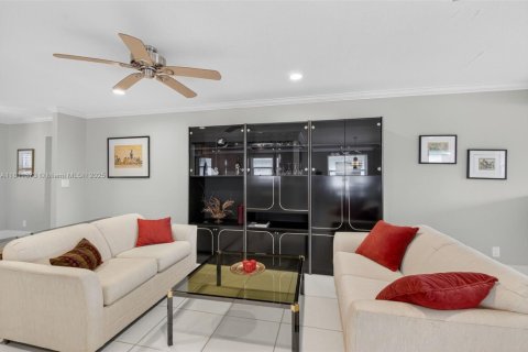 House in West Palm Beach, Florida 2 bedrooms, 139.82 sq.m. № 1775211 - photo 11