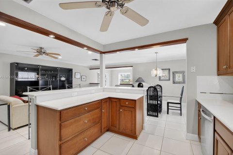 House in West Palm Beach, Florida 2 bedrooms, 139.82 sq.m. № 1775211 - photo 15