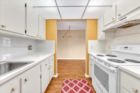 Снять в аренду кондоминиум в Пемброк-Пайнс, Флорида 1 спальня, 63.64м2, № 2050868 - фото 14