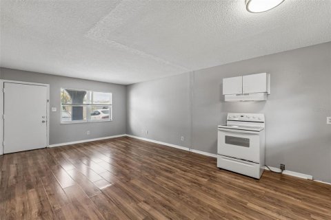 Condo in Holly Hill, Florida, 2 bedrooms № 2277309 - photo 5