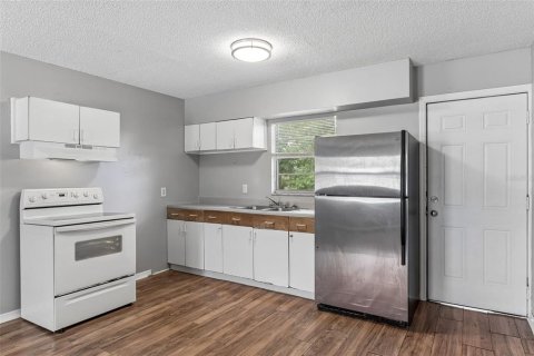 Condo in Holly Hill, Florida, 2 bedrooms № 2277309 - photo 11