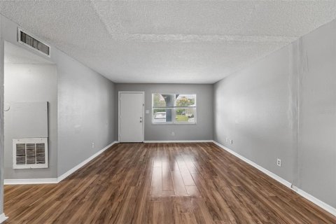 Condo in Holly Hill, Florida, 2 bedrooms № 2277309 - photo 6