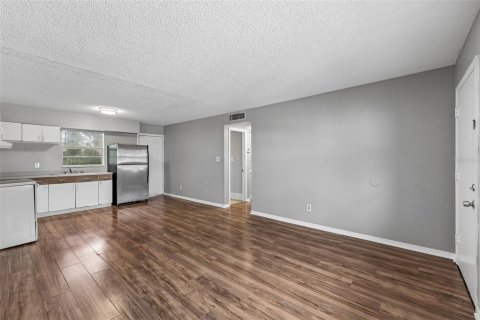 Condo in Holly Hill, Florida, 2 bedrooms № 2277309 - photo 8