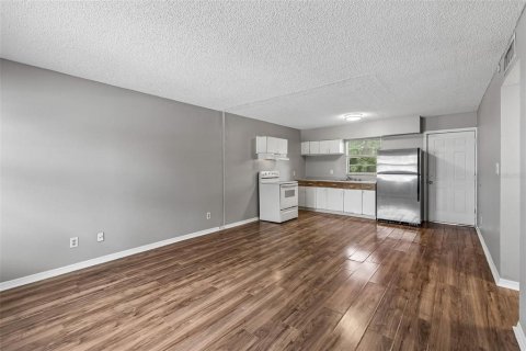 Condo in Holly Hill, Florida, 2 bedrooms № 2277309 - photo 9