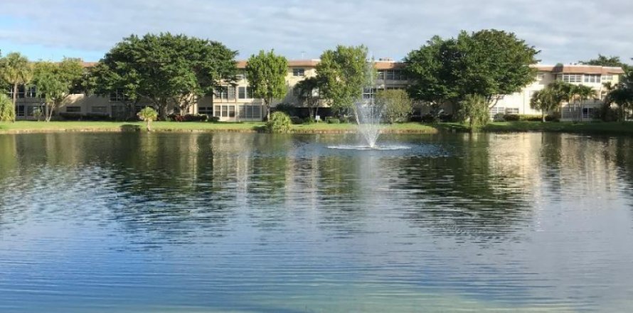 Condominio en Lauderdale Lakes, Florida, 1 dormitorio № 945092