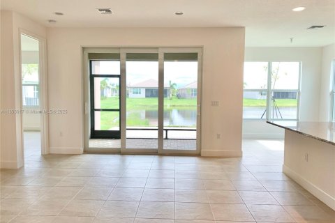 House in Port St. Lucie, Florida 3 bedrooms, 148.55 sq.m. № 1946047 - photo 23