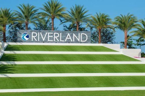 House in Port St. Lucie, Florida 3 bedrooms, 148.55 sq.m. № 1946047 - photo 2