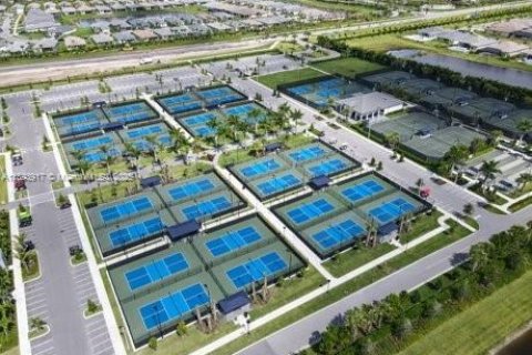 House in Port St. Lucie, Florida 3 bedrooms, 148.55 sq.m. № 1946047 - photo 7