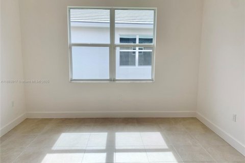 House in Port St. Lucie, Florida 3 bedrooms, 148.55 sq.m. № 1946047 - photo 15