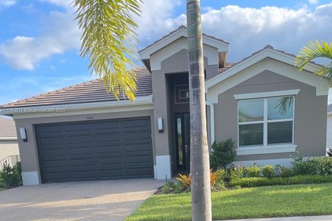 House in Port St. Lucie, Florida 3 bedrooms, 148.55 sq.m. № 1946047 - photo 13