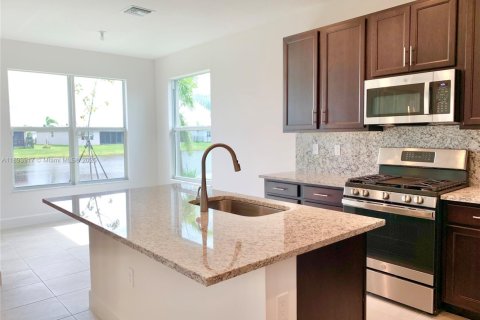 House in Port St. Lucie, Florida 3 bedrooms, 148.55 sq.m. № 1946047 - photo 17