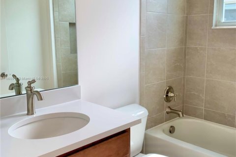 House in Port St. Lucie, Florida 3 bedrooms, 148.55 sq.m. № 1946047 - photo 14