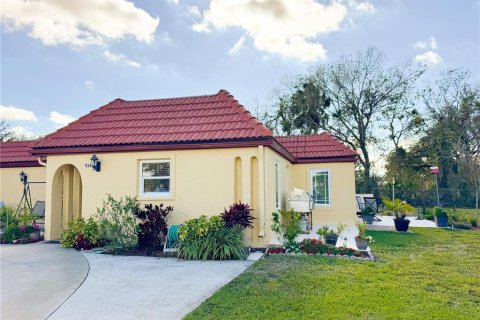 House in Bradenton, Florida 2 bedrooms, 146.51 sq.m. № 1509642 - photo 1