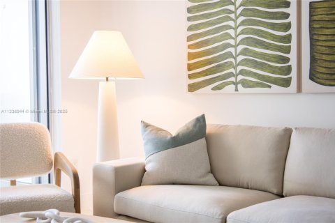 Condominio en alquiler en Miami, Florida, 1 dormitorio, 65.12 m2 № 2060032 - foto 30