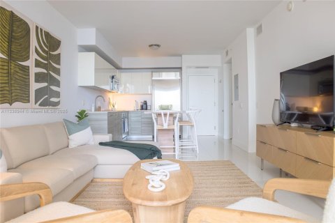 Condominio en alquiler en Miami, Florida, 1 dormitorio, 65.12 m2 № 2060032 - foto 6