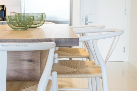 Condominio en alquiler en Miami, Florida, 1 dormitorio, 65.12 m2 № 2060032 - foto 7