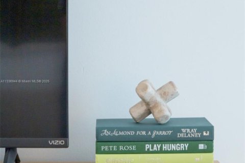 Condominio en alquiler en Miami, Florida, 1 dormitorio, 65.12 m2 № 2060032 - foto 20