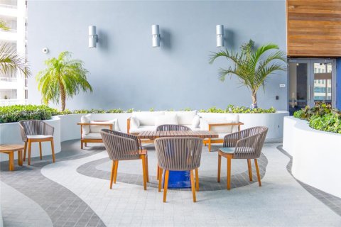 Condominio en alquiler en Miami, Florida, 1 dormitorio, 65.12 m2 № 2060032 - foto 18