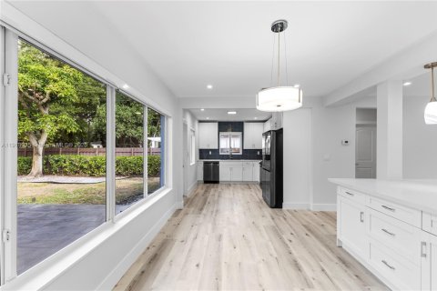 House in Miami, Florida 3 bedrooms, 133.22 sq.m. № 1973961 - photo 9