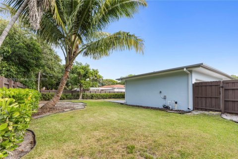 House in Miami, Florida 3 bedrooms, 133.22 sq.m. № 1973961 - photo 28