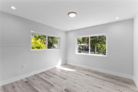 House in Miami, Florida 3 bedrooms, 133.22 sq.m. № 1973961 - photo 20