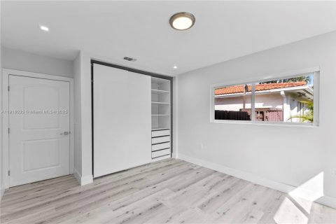 House in Miami, Florida 3 bedrooms, 133.22 sq.m. № 1973961 - photo 17