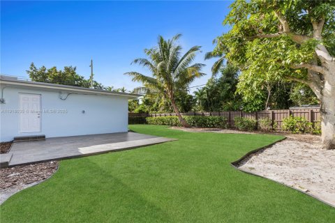 House in Miami, Florida 3 bedrooms, 133.22 sq.m. № 1973961 - photo 6