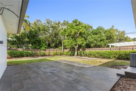 House in Miami, Florida 3 bedrooms, 133.22 sq.m. № 1973961 - photo 24