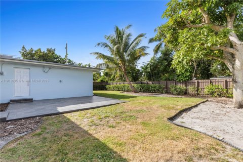 House in Miami, Florida 3 bedrooms, 133.22 sq.m. № 1973961 - photo 25