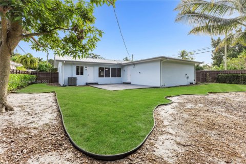 House in Miami, Florida 3 bedrooms, 133.22 sq.m. № 1973961 - photo 26