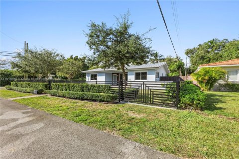 House in Miami, Florida 3 bedrooms, 133.22 sq.m. № 1973961 - photo 22