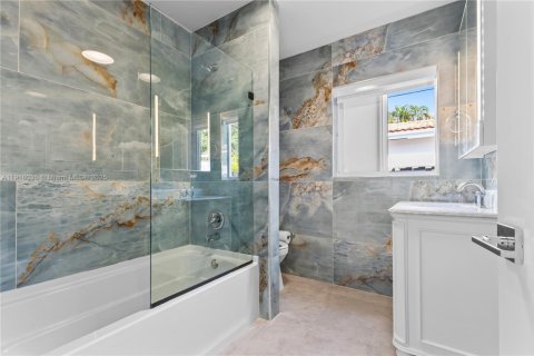 House in Miami, Florida 3 bedrooms, 133.22 sq.m. № 1973961 - photo 18