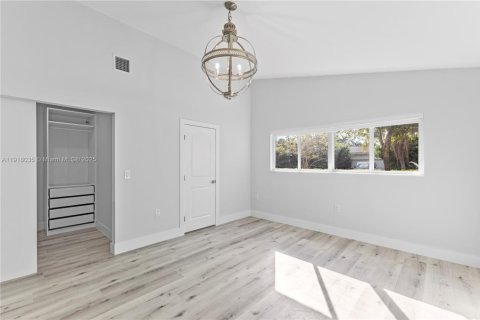 House in Miami, Florida 3 bedrooms, 133.22 sq.m. № 1973961 - photo 14