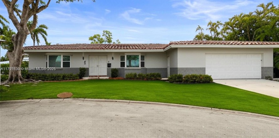 Casa en Fort Lauderdale, Florida 5 dormitorios, 236.71 m2 № 1738139