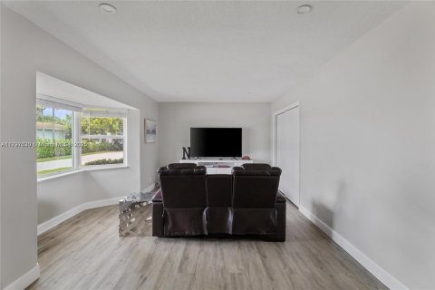 Casa en alquiler en Fort Lauderdale, Florida, 5 dormitorios, 236.71 m2 № 1738139 - foto 28