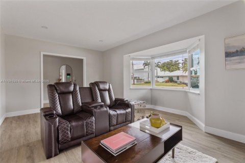 Casa en alquiler en Fort Lauderdale, Florida, 5 dormitorios, 236.71 m2 № 1738139 - foto 29