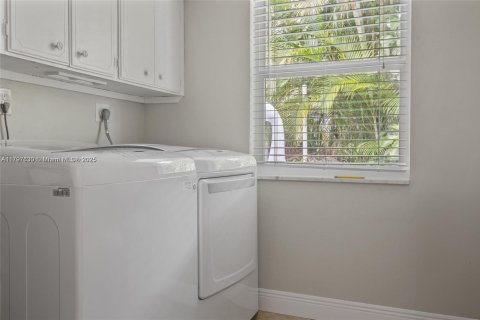 Casa en alquiler en Fort Lauderdale, Florida, 5 dormitorios, 236.71 m2 № 1738139 - foto 27