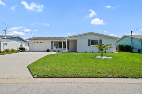 Casa en venta en Hudson, Florida, 3 dormitorios, 134.15 m2 № 1903000 - foto 1