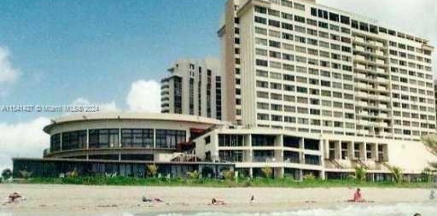 Коммерческая недвижимость в Майами-Бич, Флорида № 1984751