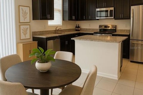 Townhouse in Apopka, Florida 3 bedrooms, 158.21 sq.m. № 1853358 - photo 2