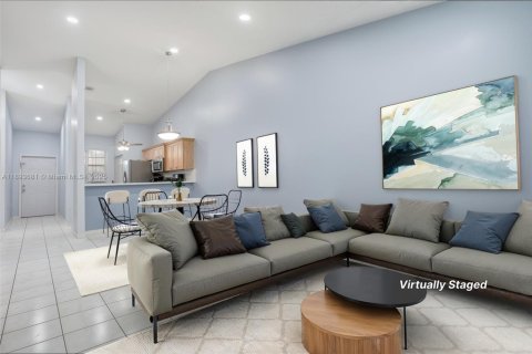 House in Hialeah, Florida 2 bedrooms, 101.17 sq.m. № 1948189 - photo 3
