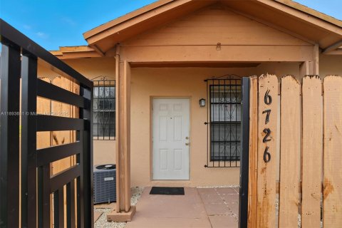 House in Hialeah, Florida 2 bedrooms, 101.17 sq.m. № 1948189 - photo 19