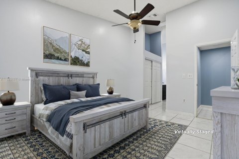House in Hialeah, Florida 2 bedrooms, 101.17 sq.m. № 1948189 - photo 10