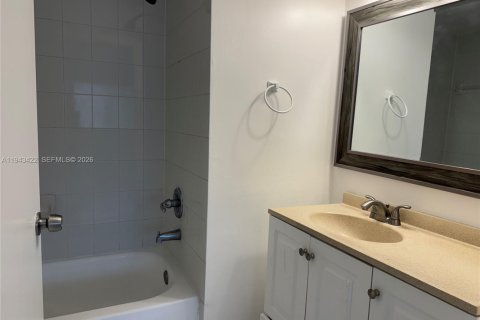 Copropriété à vendre à Miami, Floride: 3 chambres, 104.98 m2 № 2000198 - photo 10