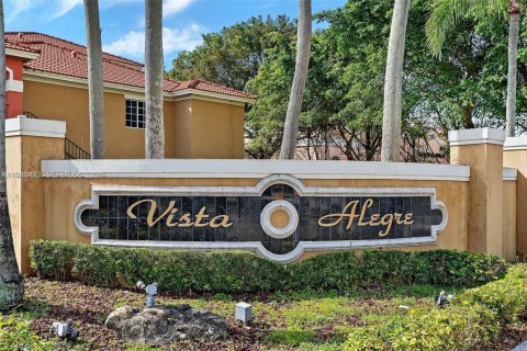 Condo à Miami, Floride, 3 chambres  № 2000198